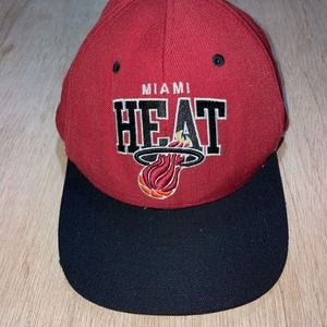 Miami Heat Basketball Mitchell And Ness‎ Men’s Red SnapBack Hat
